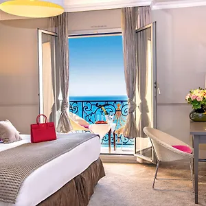 Le Royal Promenade Des Отель